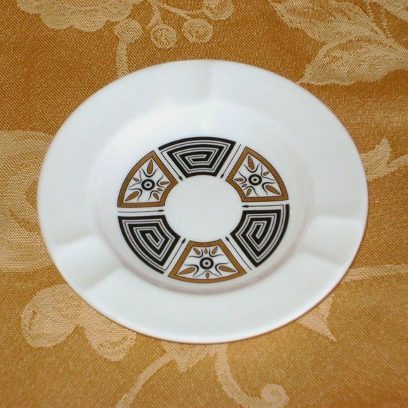 2 WEDGWOOD ASIA Bone China Ashtrays Black Gold Greek Key Design - Picture 4 of 4